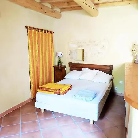 Studio De Charme Pres D'uzes Lejlighed *